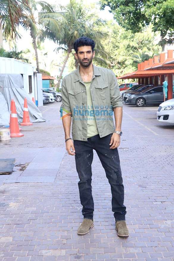 photos aditya roy kapur snapped during the promotions of rashtra kavach om 1