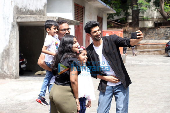 photos aditya roy kapur spotted with fans promoting his film rashtra kavach om 1