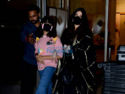 Photos: Aishwarya Rai Bachchan, Ananya Panday, Tiger Shroff and others snapped at the airport