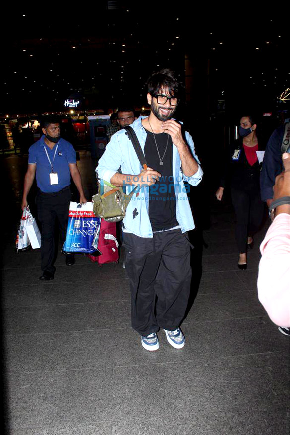 photos aishwarya rai bachchan ananya panday tiger shroff and others snapped at the airport 9