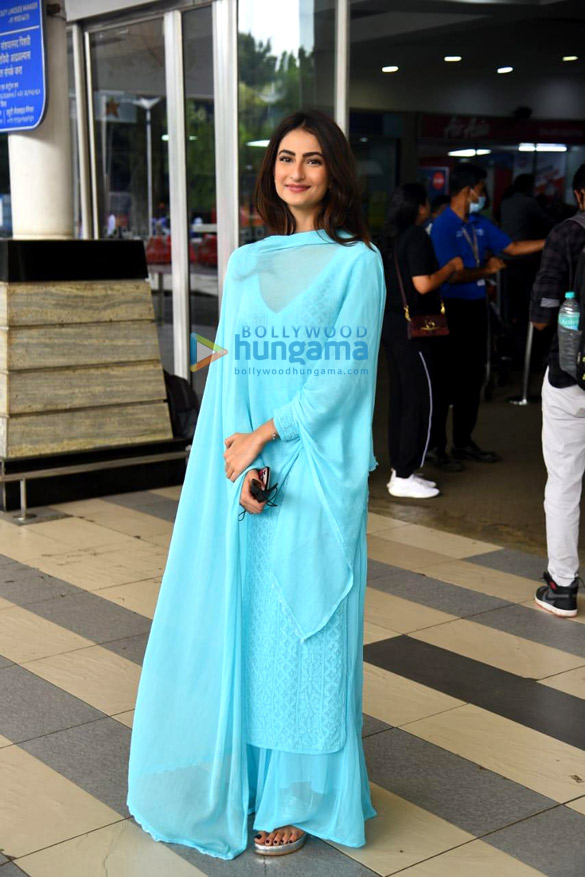 photos ajay devgn parineeti chopra and palak tiwari snapped at the airport 2