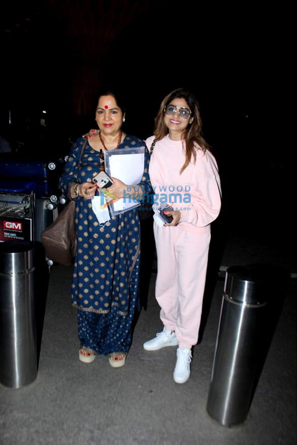 photos ajay devgn shilpa shetty yuvraj singh and shamita shetty snapped at the airport 4
