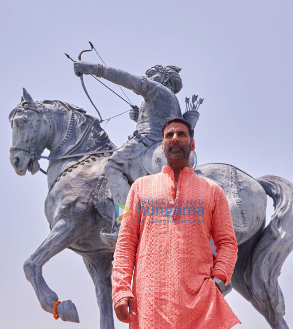 photos akshay kumar manushi chhillar and dr chandraprakash dwivedi snapped promoting the film samrat prithviraj at rai pithora f 5