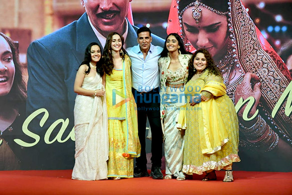 photos akshay kumar and cast of raksha bandhan launch the new track from the film 11 5