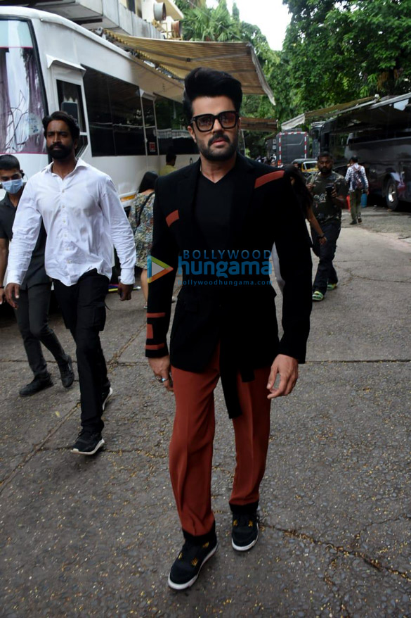 photos anil kapoor kiara advani mouni roy and others snapped on sets of did lil masters to promote his film jugjugg jeeyo 3