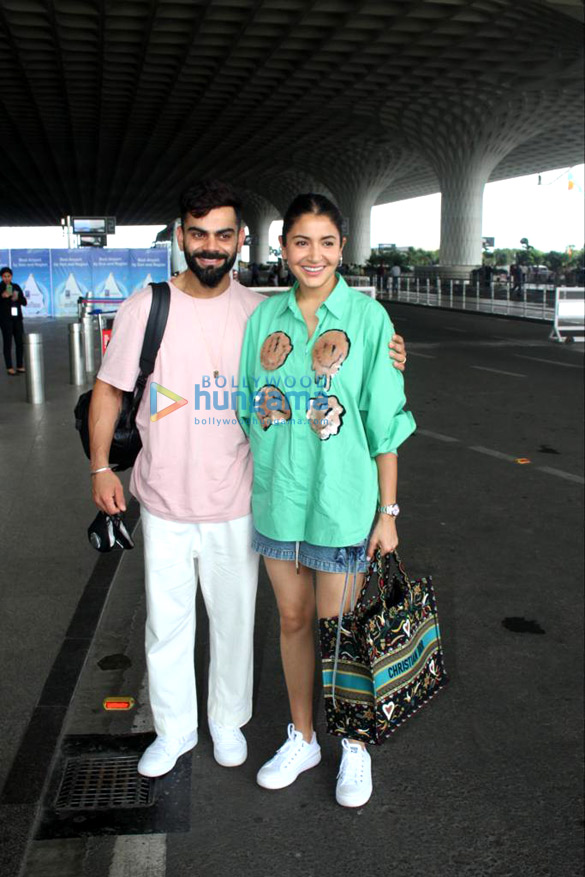 photos anushka sharma and virat kohli snapped at the airport 3