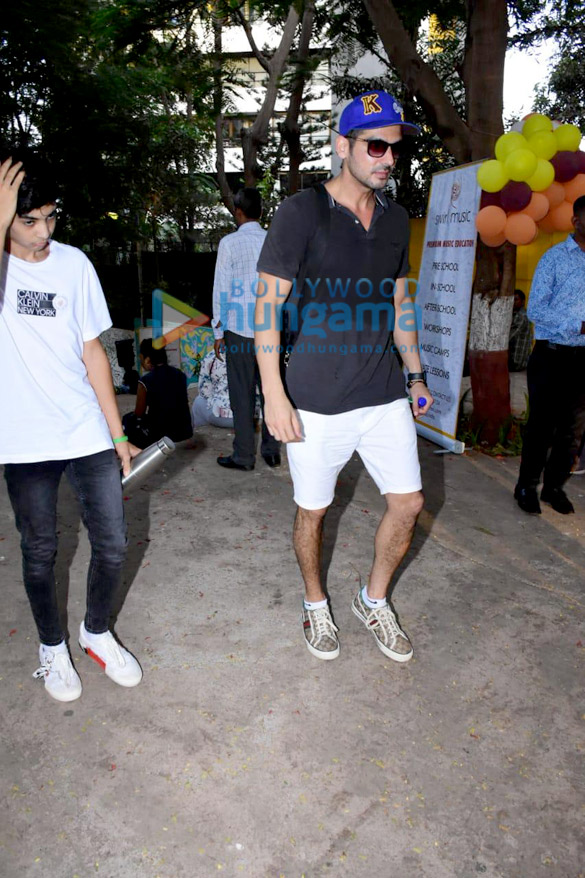 photos ayushmann khuranna and zayed khan snapped with their families and sussanne khan snapped at music education in bandra 6