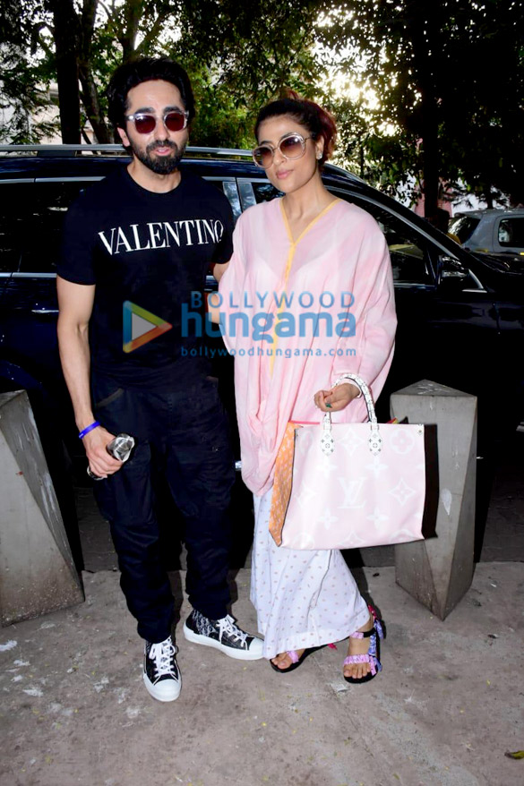 photos ayushmann khuranna and zayed khan snapped with their families and sussanne khan snapped at music education in bandra 8