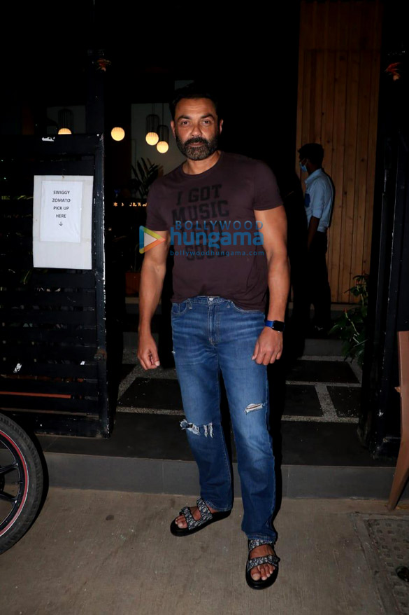 photos bobby deol snapped in bandra 2