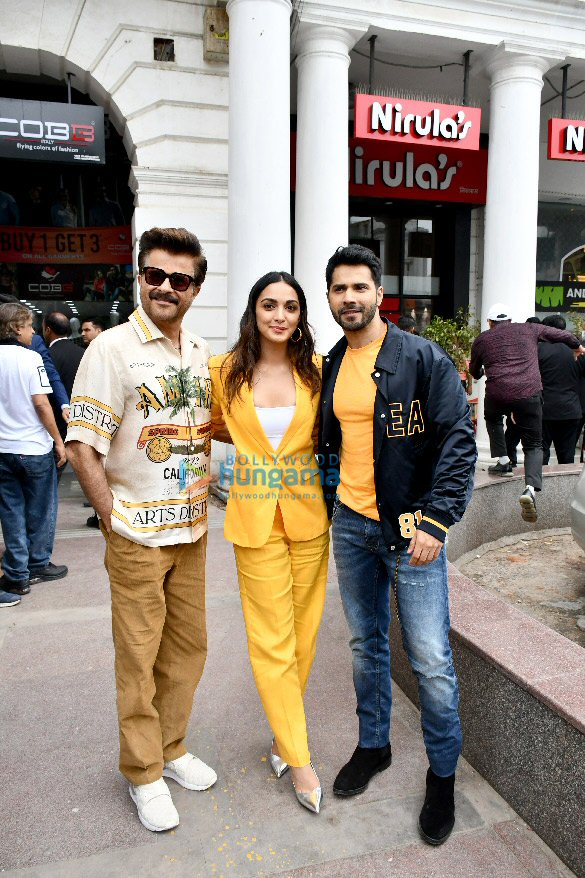 photos cast of jugjugg jeeyo snapped promoting their film at an ice cream centre in delhi 6