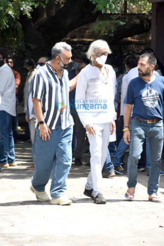 Photos: Celebs attend last rites of Sudhir Mishra’s mother