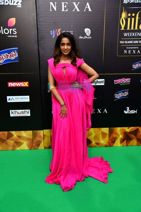 photos celebs grace iifa awards 2022 green carpet and iifa rocks in abu dhabi 4