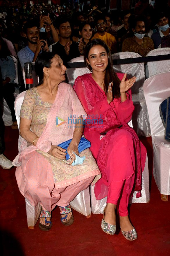photos celebs snapped at the khidkiyaan theatre festival 7