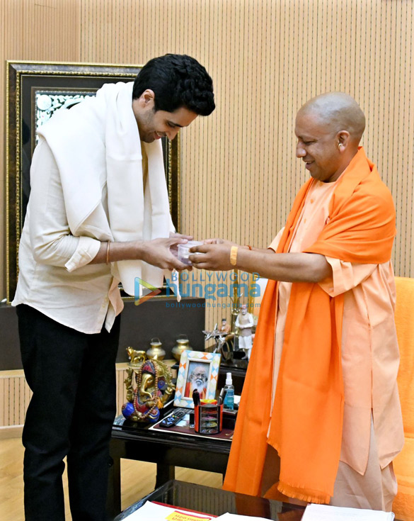 photos chief minister of up yogi adityanath meet the team of major 1