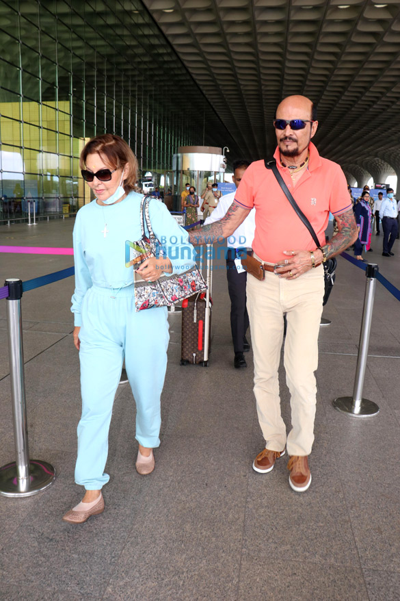 photos ekta kapoor and jacqueline fernandez snapped at the airport 99 3