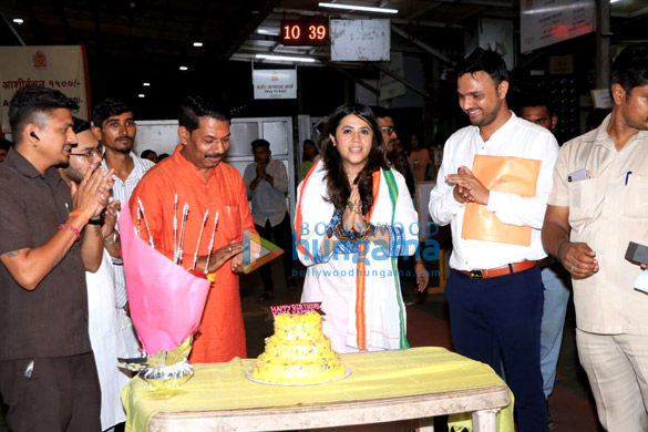 Photos: Ekta Kapoor snapped at Siddhivinayak temple on her birthday Photos: Ekta Kapoor snapped at Siddhivinayak temple on her birthday