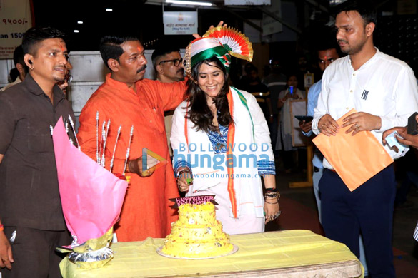 photos ekta kapoor snapped at siddhivinayak temple on her birthday 3