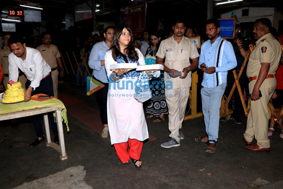 photos ekta kapoor snapped at siddhivinayak temple on her birthday 5