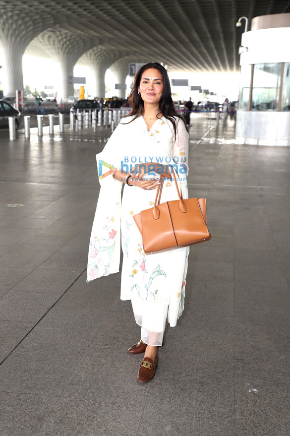 photos esha gupta rakul preet singh karan johar and others snapped at the airport 5