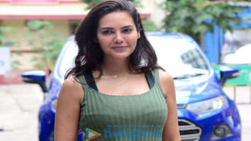 Photos: Esha Gupta spotted outside a gym in Bandra