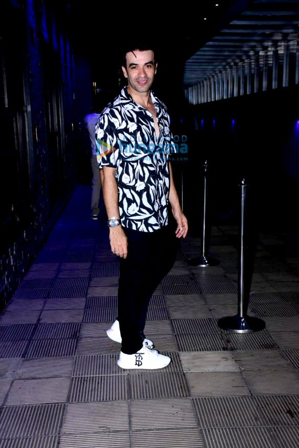 photos hansika motwani shenaz treasury punit malhotra and arjun kanungo snapped with his girlfriend at hakkasan in bandra 8