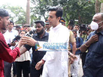 Photos: Hariharan and Raghav Sachar and others visit late singer K K's residence