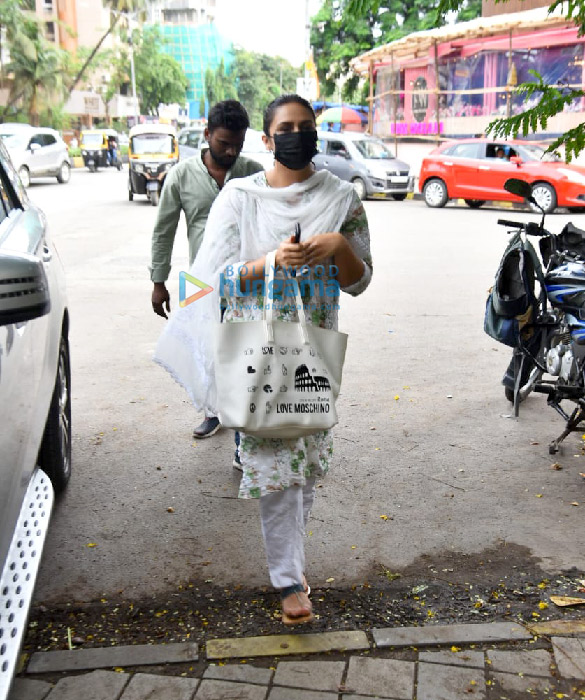 Photos: Huma Qureshi and Karishma Tanna snapped at Kromakay salon in Juhu Photos: Huma Qureshi and Karishma Tanna snapped at Kromakay salon in Juhu