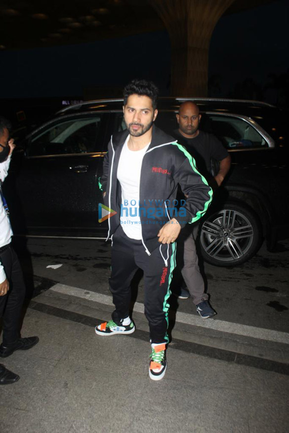 photos janhvi kapoor and varun dhawan snapped at the airport 2