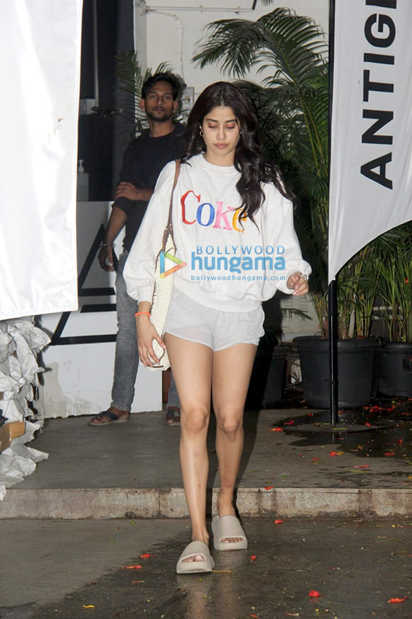 photos janhvi kapoor spotted at the gym in bandra 1 3