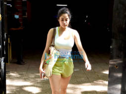 Photos: Janhvi Kapoor spotted in Bandra