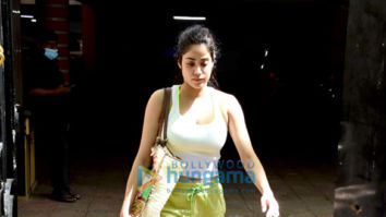 Photos: Janhvi Kapoor spotted in Bandra