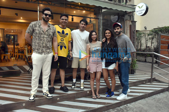photos jasmin bhasin and aly goni snapped at farmers cafe in bandra 3