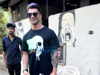 Photos: Karan Singh Grover spotted at salon in Bandra