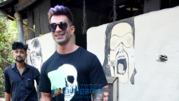 Photos: Karan Singh Grover spotted at salon in Bandra