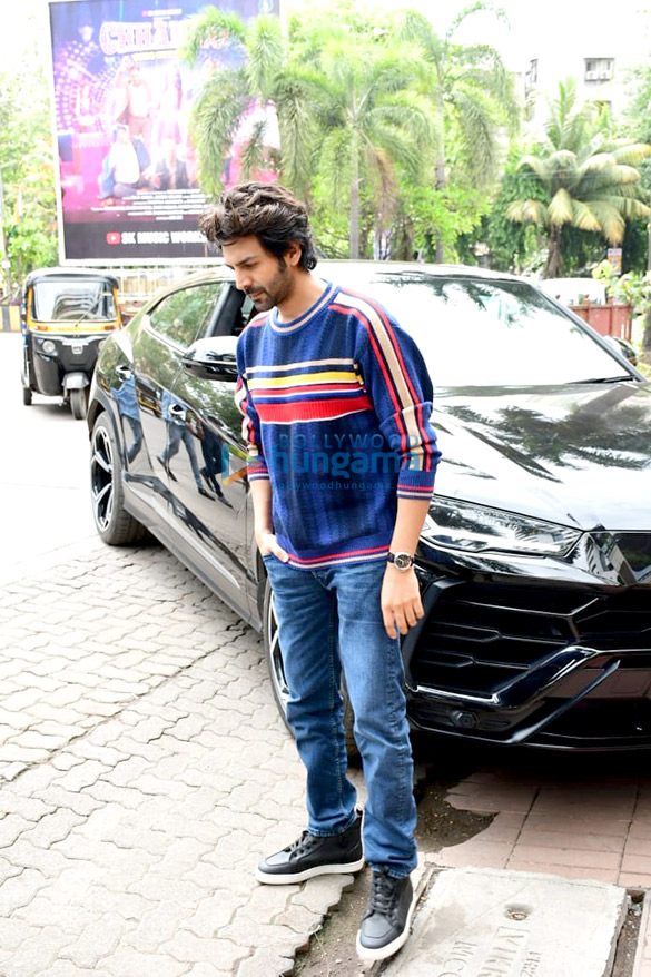 photos kartik aaryan snapped at anees bazmee office in andheri 1