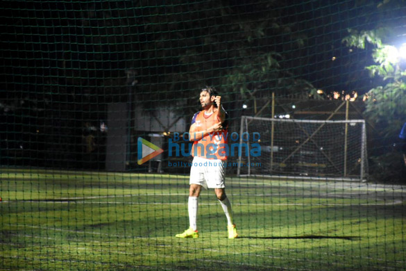 photos kartik aaryan snapped at a football ground in juhu 3