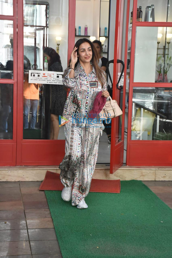 photos malaika arora snapped at muah salon 1 2