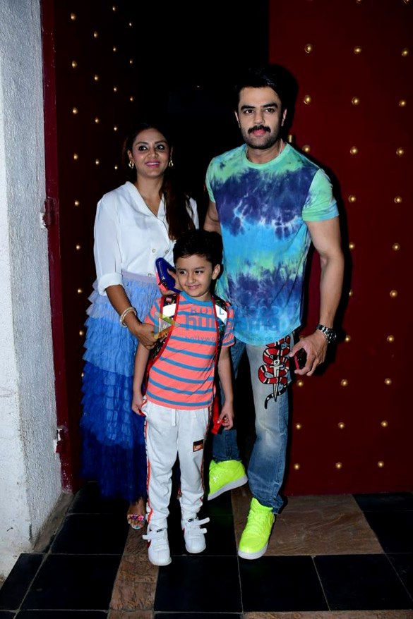 photos maniesh paul snapped with his family in andheri 1