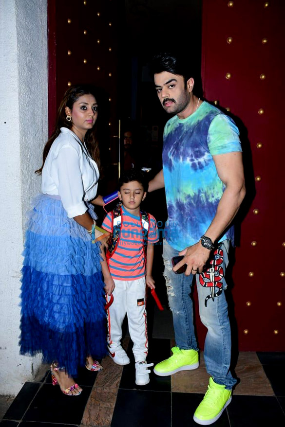 photos maniesh paul snapped with his family in andheri 4