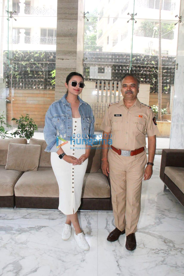 photos mumbai police visit parineeti chopras residence to invite her for a program 2
