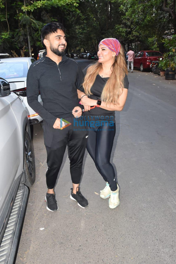 photos rakhi sawant snapped with adil in andheri 2