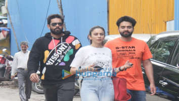Photos: Rakul Preet Singh snapped with Jackky Bhagnani and her brother in Bandra