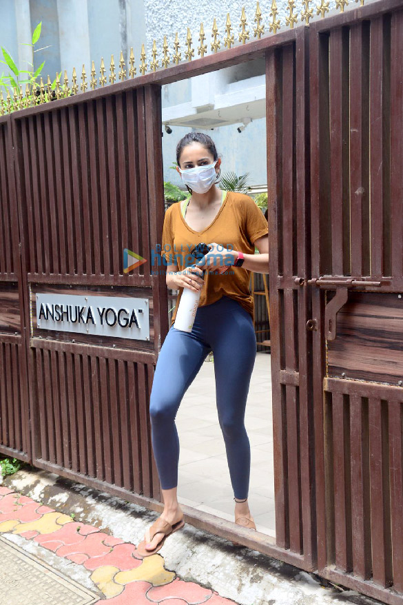 Photos: Rakul Preet Singh spotted at Anshuka Yoga in Bandra Photos: Rakul Preet Singh spotted at Anshuka Yoga in Bandra