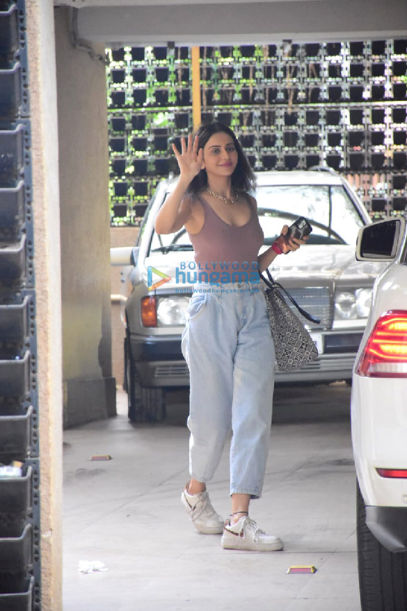 photos rakul preet singh spotted in bandra 2 14