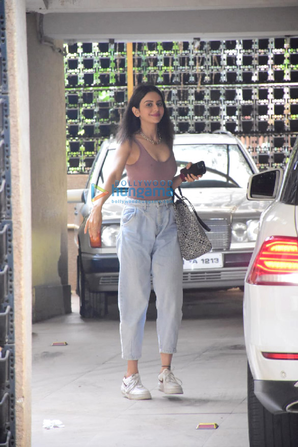 photos rakul preet singh spotted in bandra 3 14