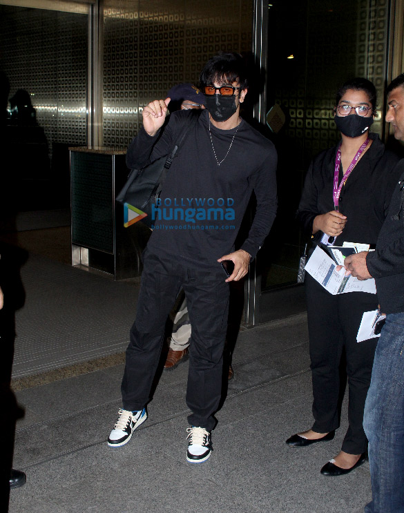 Photos: Ranbir Kapoor and Vicky Kaushal snapped at the airport