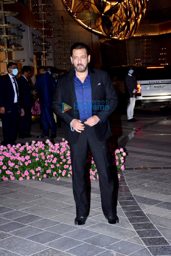 photos salman khan ranveer singh mukesh ambani and others snapped at jio world centre 1
