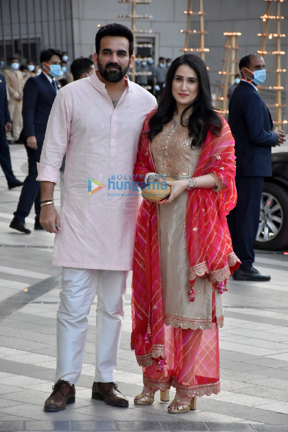 photos salman khan ranveer singh mukesh ambani and others snapped at jio world centre 4