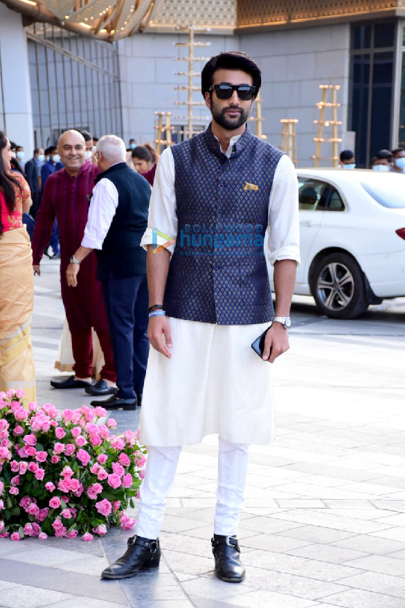 photos salman khan ranveer singh mukesh ambani and others snapped at jio world centre 5