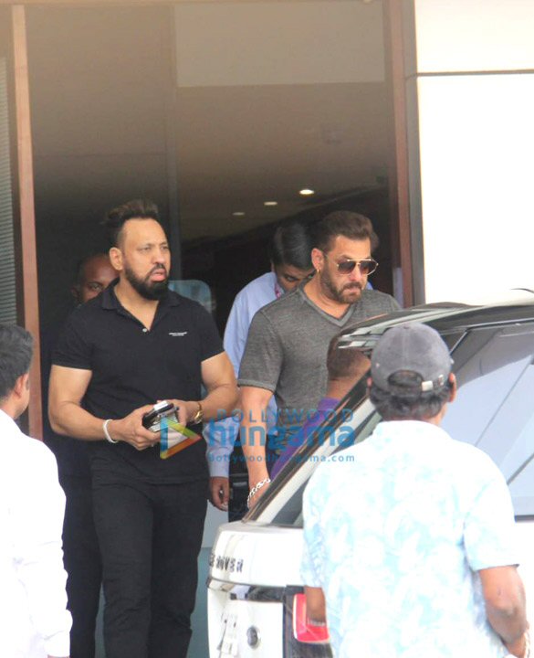 Photos: Salman Khan snapped at Kalina returning from IIFA